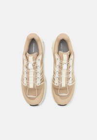 Salomon XT-WINGS 2 UNISEX - Tenisice - white pepper/vanilla ice/transparent yellow
