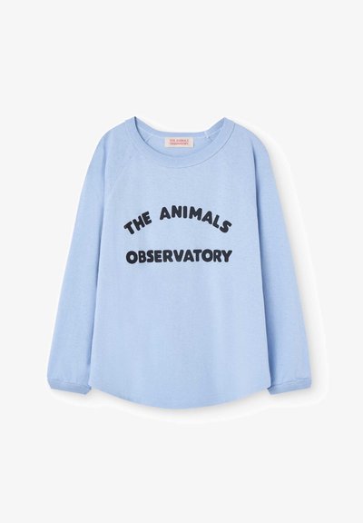 Svijetloplavi dukserica dugih rukava izrađena od pamuka, s crnim natpisom koji glasi "THE ANIMALS OBSERVATORY" u zakrivljenom dizajnu.