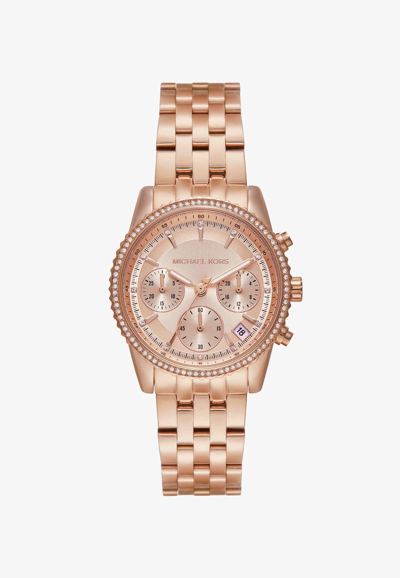 Roségouden Michael Kors horloge met chronograafdialen, met kristallen bezels en een metalen schakelarmband.