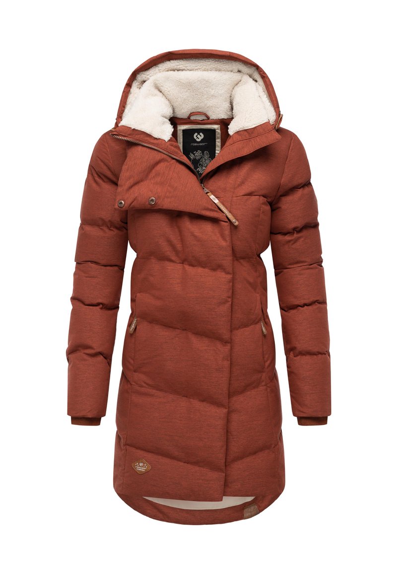 Dunjakke i rustorange med hætte foret med imiteret pels, lynlåslukning foran, to sidelommer og et logomærke nær kanten.