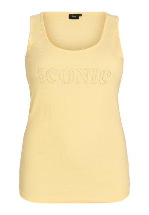 Canottiera gialla a coste con scollatura a girocollo. Nella parte frontale presenta la scritta "ICONIC" in dettaglio di borchie. Etichetta del marchio sulla scollatura.
