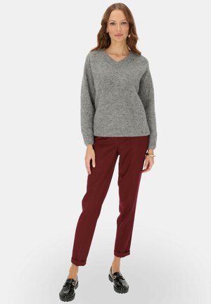 - Sweter
