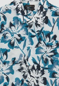 Camicia a maniche corte con motivo floreale, caratterizzata da un design blu e bianco, bottoni e vestibilità rilassata. Realizzata in tessuto leggero e testurizzato.