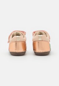 Kickers SOSTANKRO - Scarpe a strappo - rose clair metal
