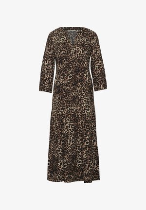 Kjole med leopardmønster, trekvartærmer, V-udskæring, lagdelt kant og blødt stof i nuancer af beige, brun og sort.