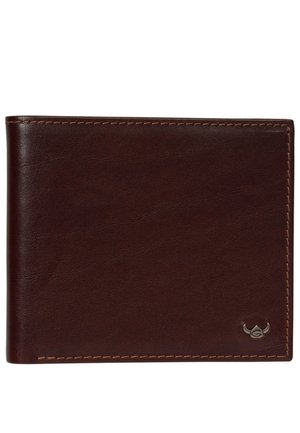Cartera de cuero marrón con una textura suave, diseño de doble pliegue y costuras en contraste. Presenta un pequeño logotipo metálico en la esquina inferior derecha.
