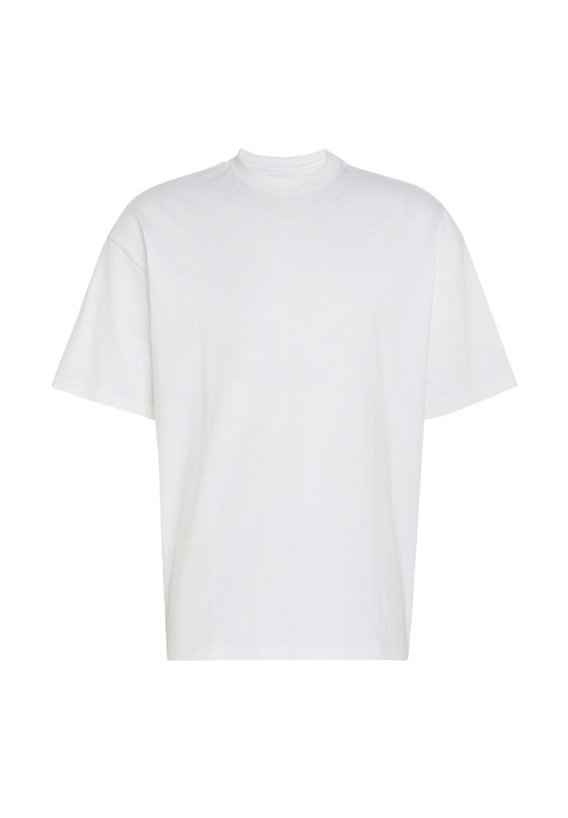 Simpel hvid oversized T-shirt med korte ærmer og høj rund hals, vist mod en hvid baggrund.