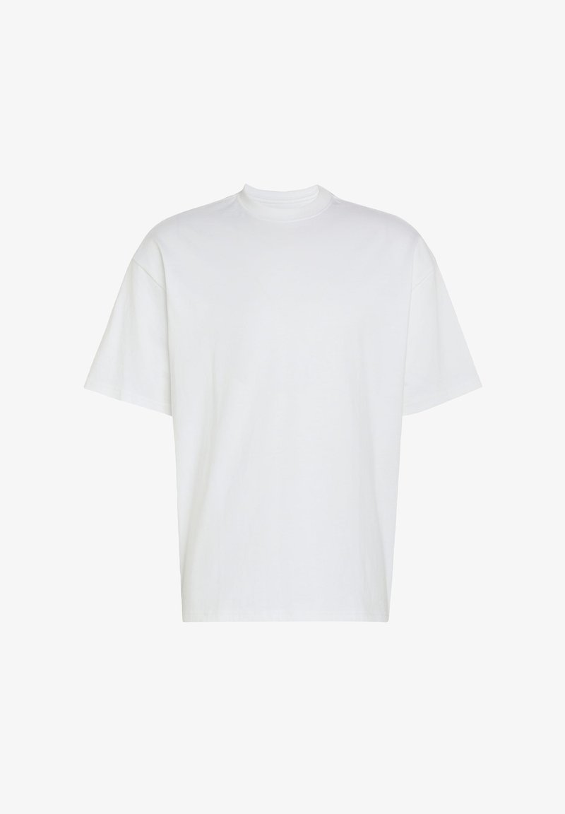 Schlichtes weißes Oversize-T-Shirt mit kurzen Ärmeln und hohem Rundhalsausschnitt, vor weißem Hintergrund präsentiert.