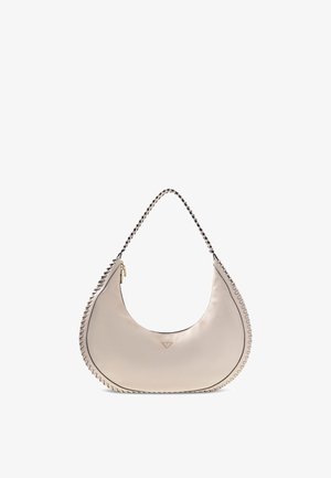 Beige, halbmondförmige Lederhandtasche mit geflochtenem Griff und dekorativer Naht entlang der Kanten, mit kleinem dreieckigem Logo vorne.