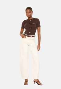 Nevybrané, leopard brown