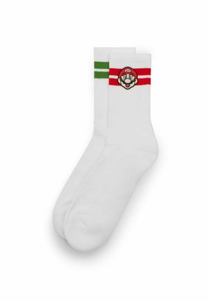 Weiße Socken mit einem grünen Streifen auf der einen Seite und einem roten Streifen auf der anderen. Auf der roten Seite ist eine gestickte Mario-Figur abgebildet.