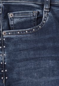Thumbnail Image 5