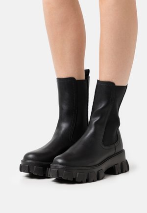 NA-KD, Bottines à plateau - black