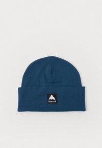 Niebieska dziana czapka beanie z zawiniętym brzegiem oraz czarną łatą z logo górskim i napisem "BURTON" z przodu.