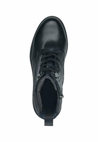 Stivale alla caviglia in pelle nera con lacci frontali, cerniera laterale, colletto imbottito e texture liscia. La fodera interna è morbida e imbottita.