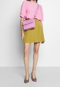 Anna Field Petite A-linjekjol - beige