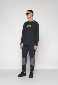 Oakley MAVEN SCRUB PANT - Παντελόνι εξωτερικού χώρου - black/grey