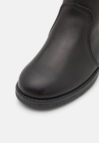 Thumbnail Image 6