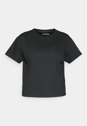 Melnā īsā krekla ar īsām piedurknēm, izgatavots no mīksta auduma. Apaļš izgriezums un diskrēta logo priekšpusē. Tieša apakšmala, minimālistisks dizains.