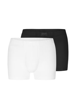 Zwei Paar Herren-Boxershorts, eines weiß und eines schwarz, flach liegend mit elastischen Taillenbändern vor einem schlichten weißen Hintergrund.