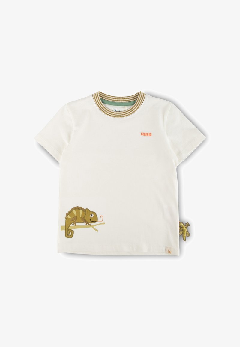 Weißes Baumwoll-T-Shirt mit grün-gold gestreiftem Rundkragen, mit einem braunen Chamäleon-Graphik auf der Vorderseite und einem bunten Etikett an der Seite.