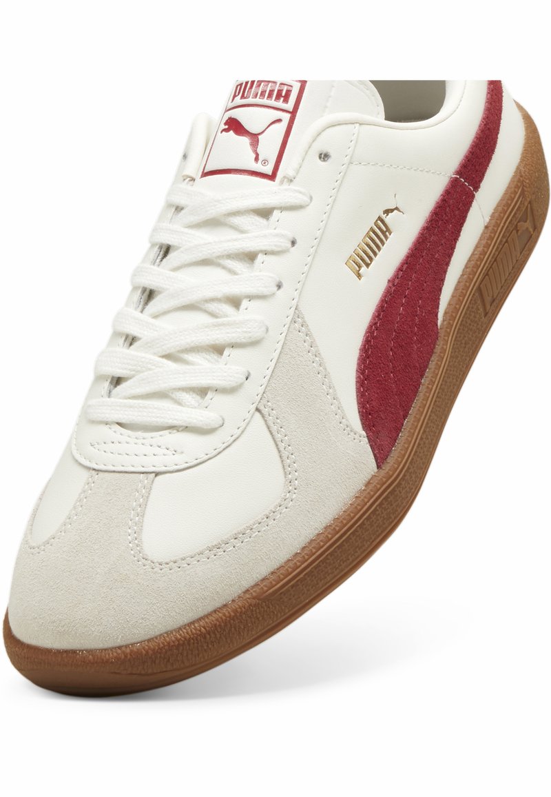 puma white with red stripe