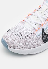 Nike Performance W NIKE SUPERREP GO 3 FLYKNIT - Sapatilha de treino - white/black/lt marine/violet ash/worn blue/total orange