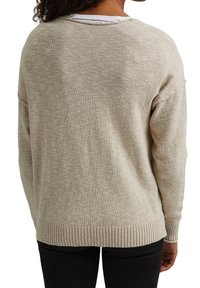 Maglione beige chiaro con una vestibilità morbida, orlo a costine e maniche lunghe. Tessuto a maglia testurizzato con un design semplice e minimale.