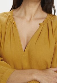 Part Two Vestido informal - mottled dark yellow