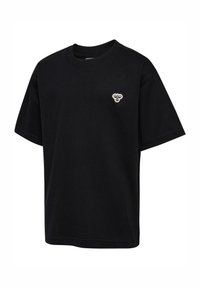 Schwarzes Baumwoll-T-Shirt mit kurzen Ärmeln, Rundhalsausschnitt und einem kleinen weißen Grafikdesign im linken Brustbereich. Klassische Passform und weiche Textur.