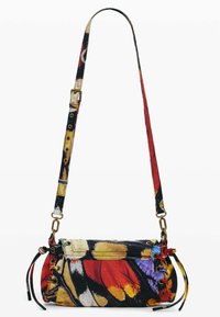 Geantă compactă de tip crossbody cu imprimeu colorat cu fluturi, realizată din material textil. Dispune de o curea detașabilă și accente cu șireturi în culori contrastante.