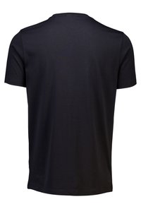 Svart t-shirt med kort ärm och rund halsringning, tillverkad av mjukt bomullstyg. Slät textur, inga mönster eller dekorationer.