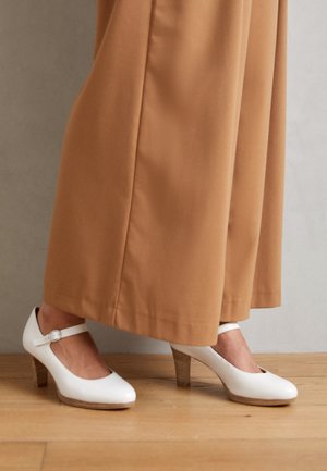 Escarpins à plateforme - white