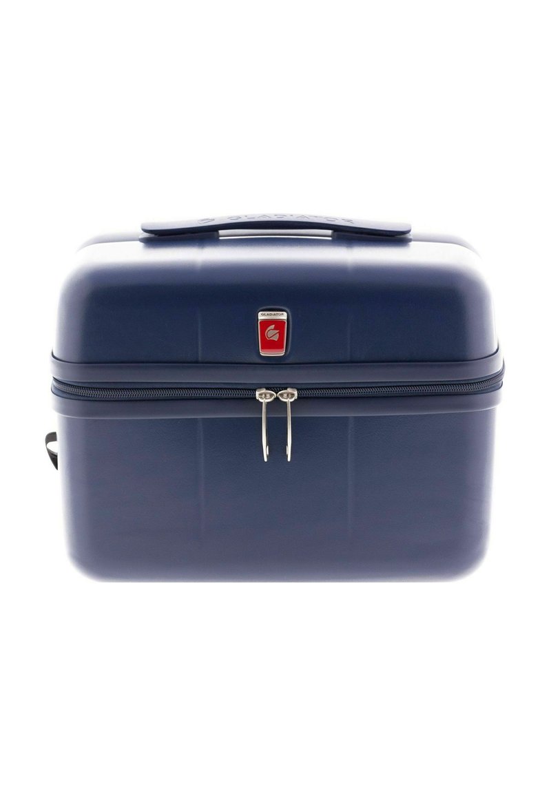 Funda dura azul con una textura suave, un asa en la parte superior y dos tiradores de cremallera. Presenta un logotipo rojo prominente en la parte frontal.