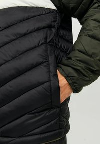 Jack & Jones JJEHERO PUFFER HOOD - Winter jacket - rosin