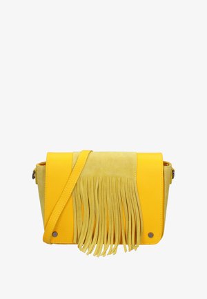Borsa a tracolla gialla realizzata in pelle texturizzata e suede, con dettagli di frange sul risvolto e una lunga tracolla regolabile.