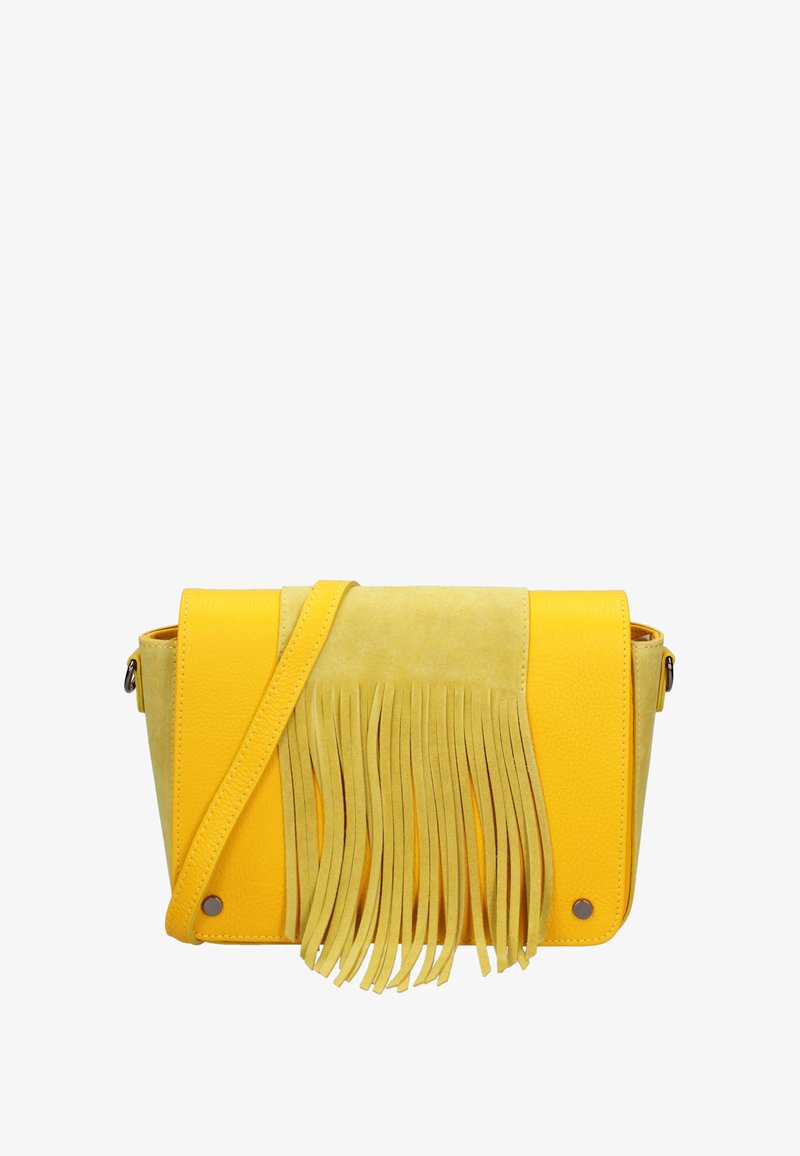 Borsa a tracolla gialla realizzata in pelle texturizzata e suede, con dettagli di frange sul risvolto e una lunga tracolla regolabile.