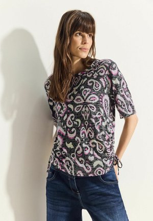 T-shirt met korte mouwen van lichte stof, met een veelkleurig paisleypatroon in roze, zwart, grijs en wit; inclusief trekkoordaccenten.