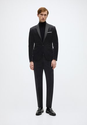 VELVET TUXEDO SUIT - Puku - black