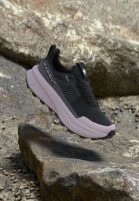 Επιλέχθηκε, black/alpine calamint
