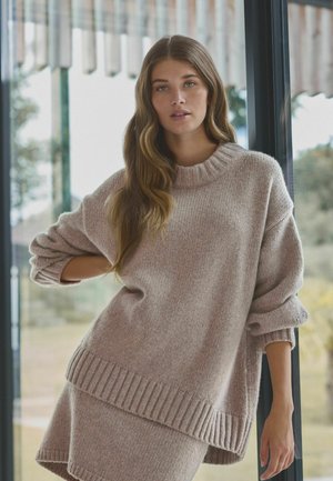 Next Pulover - neutral