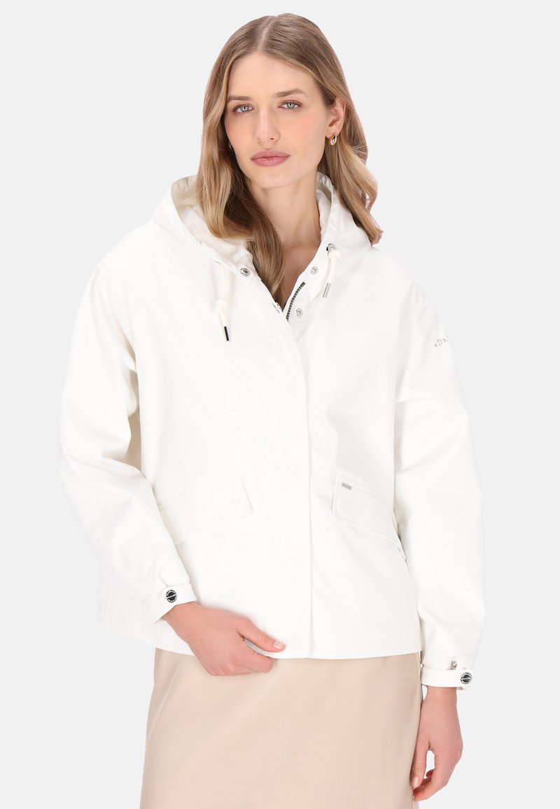Weiße wasserdichte Jacke mit Kapuze, Frontreißverschluss und zwei Fronttaschen. Verfügt über Kordelzüge und Knopfmanschetten zur Verstellung.