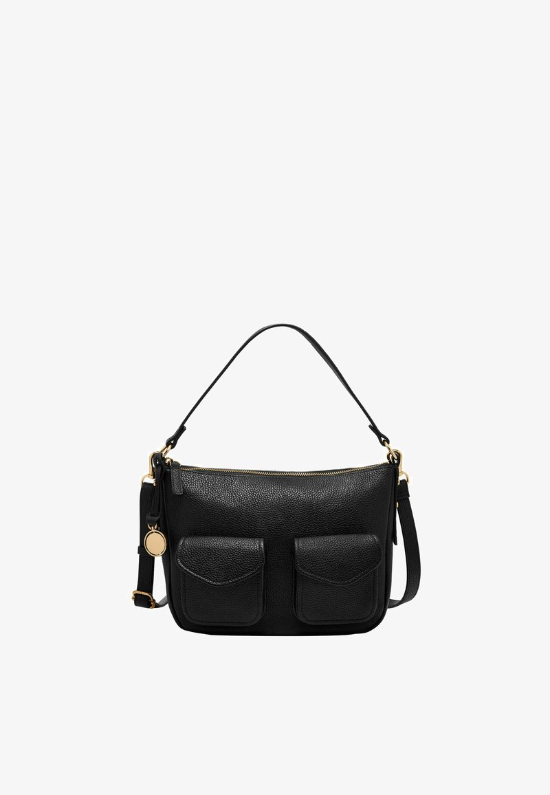 Sort læderhåndtaske med pebble-struktur, der har to frontlommeklapper, hardware i guldfarve og en aftagelig rem for alsidighed.