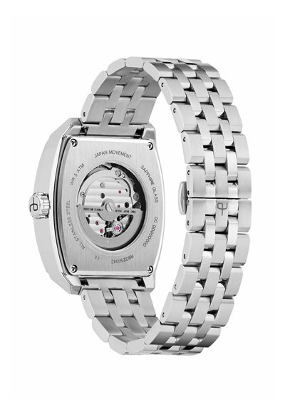 Ruudu kujuga roostevabast terasest kell hõbedase käevõruga. Ülevaatlik tagakülg näitab mehaanilist liikumist. Safiirklaas ja veekindel disain.