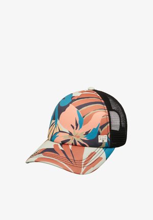 Casquette de baseball fleurie dans des nuances de rose, bleu et crème ; dos en maille ; visière incurvée ; étiquette de logo sur le côté ; texture de tissu lisse.