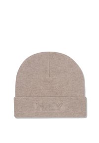 Beige gebreide beanie met een opgevouwen boord waarop "HEY" in een subtiele reliëfstijl staat; zachte textuur en ronde kroonvorm.