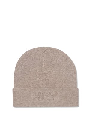 Beige Strickmütze mit umgeschlagenem Saum, der "HEY" in einem dezenten, geprägten Stil zeigt; weiche Textur und runde Krone.