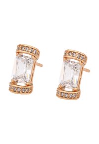 Náušnice ze růžového zlata s obdélníkovým průhledným kamenem obklopeným menšími průhlednými akcenty, s hladkým povrchem a otevřeným designem.