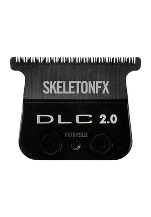 Zwart metalen tondeuseblad met het label "SKELETONFX" en "DLC 2.0", bevestigd met twee schroeven en modelcode FX707BD2E.