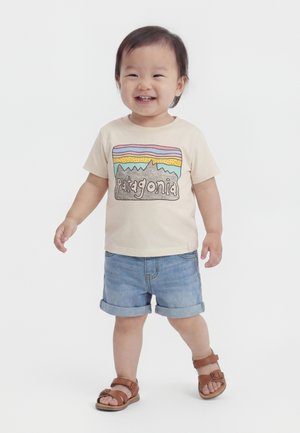 Patagonia BABY FITZ ROY SKIES UNISEX - Majica kratkih rukava s printom - beige